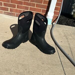 Great condition mens Bogs sz 9 used 1 season